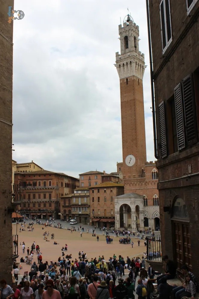 Siena Piazza del Campo 23