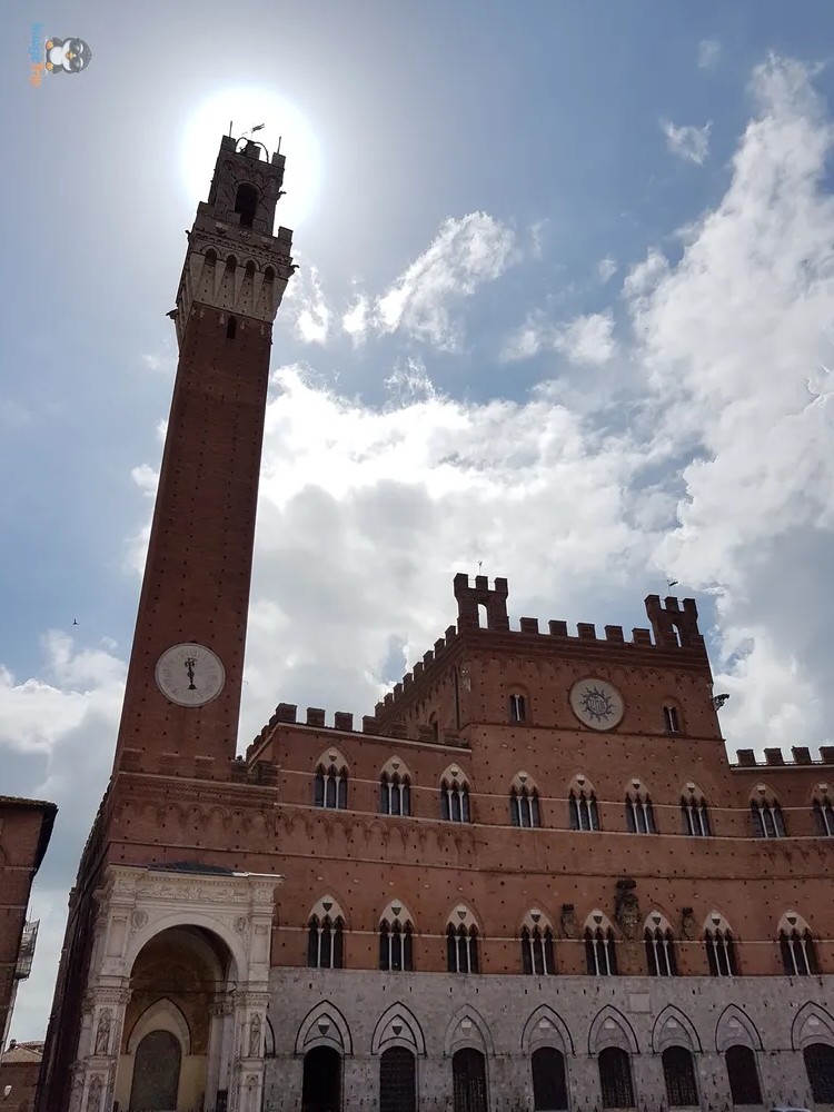 Siena Piazza del Campo 21